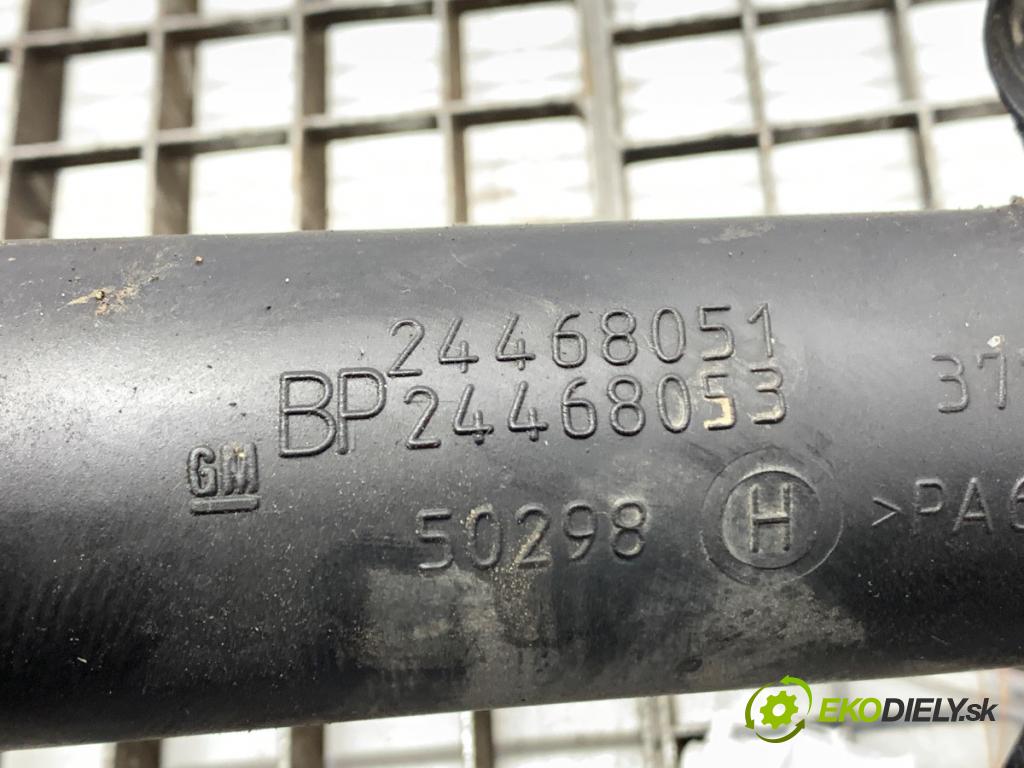 SUZUKI GRAND VITARA II samochód terenowy zamknięty 2006 103 kW 2.0 Napęd na wszystkie koła (TD54, JB420) 1995 Rúra vzduchu intercoolera 24468051