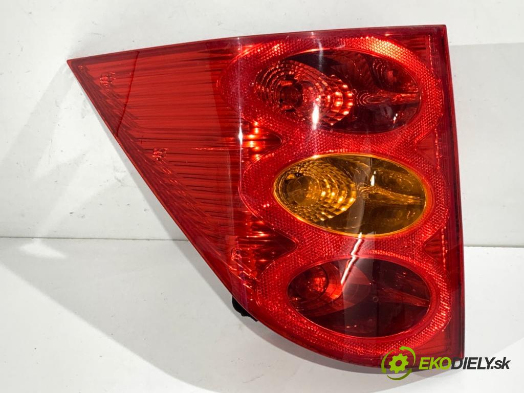 PEUGEOT 1007 liftback 2005 50 kW 1.4 HDi 1398 světlo levý zadní část 