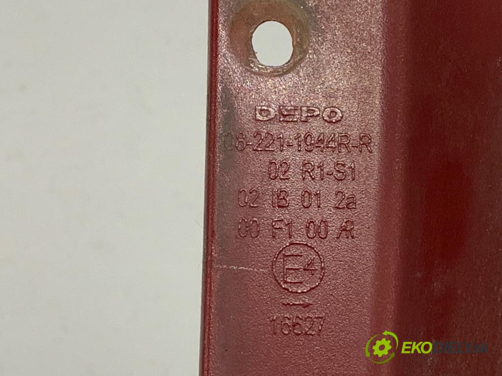 HYUNDAI i10 liftback 2008 48 kW 1.1 1086 světlo pravý zadní část