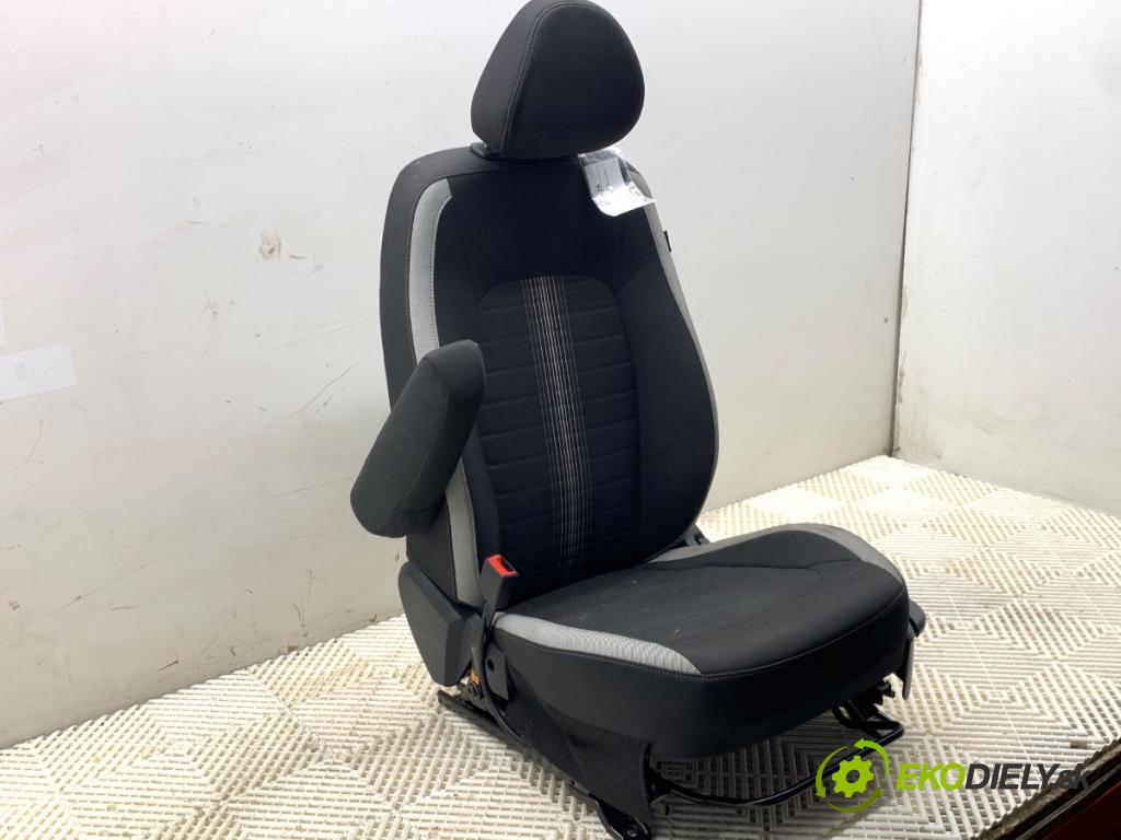 HYUNDAI i10 III liftback 2023 62 kW 1.2 MPi 1197 sedadlo levý přední část