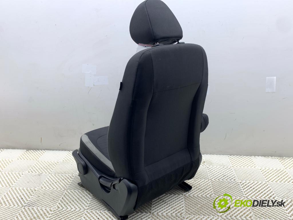 HYUNDAI i10 III liftback 2023 62 kW 1.2 MPi 1197 sedadlo levý přední část