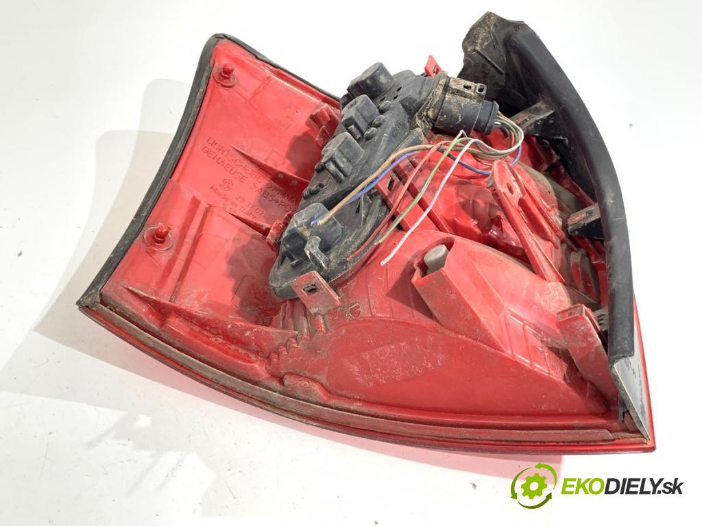 AUDI A4 B6 Kombi 2002 96 kW 2.0 1984 světlo pravý zadní část
