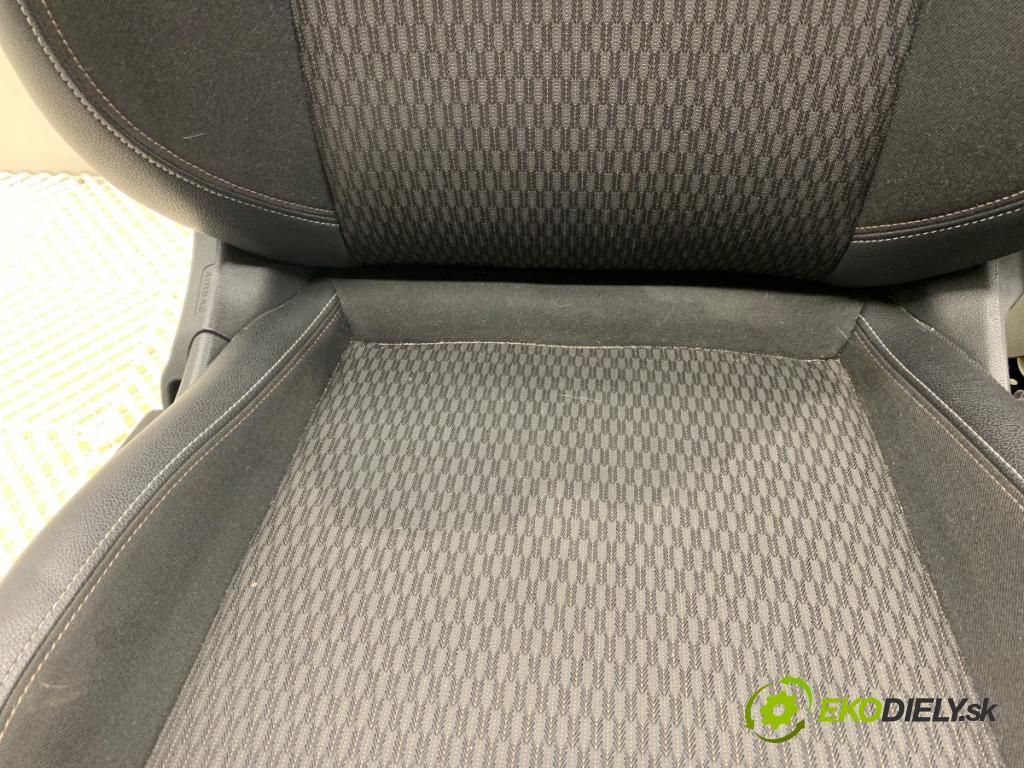 OPEL INSIGNIA B Kombi 2018 81 kW 1.6 CDTi (35) 1598 sedadla sedačky sedadlo boční