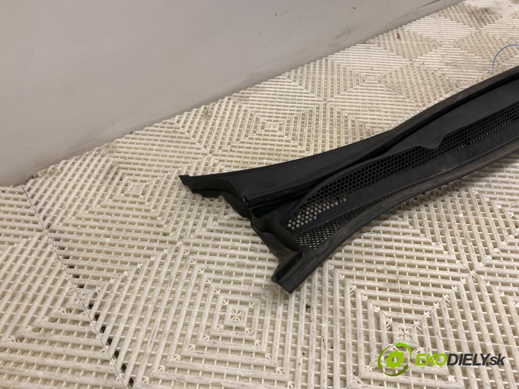 OPEL CORSA E liftback 2016 66 kW 1.4 (08, 68) 1398 torpédo plast pod čelní okno 13434158 (Plast pod čelním sklem)