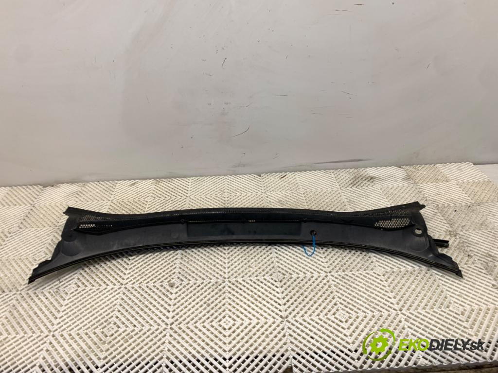 OPEL CORSA E liftback 2016 66 kW 1.4 (08, 68) 1398 torpédo plast pod čelní okno 13434158 (Plast pod čelním sklem)