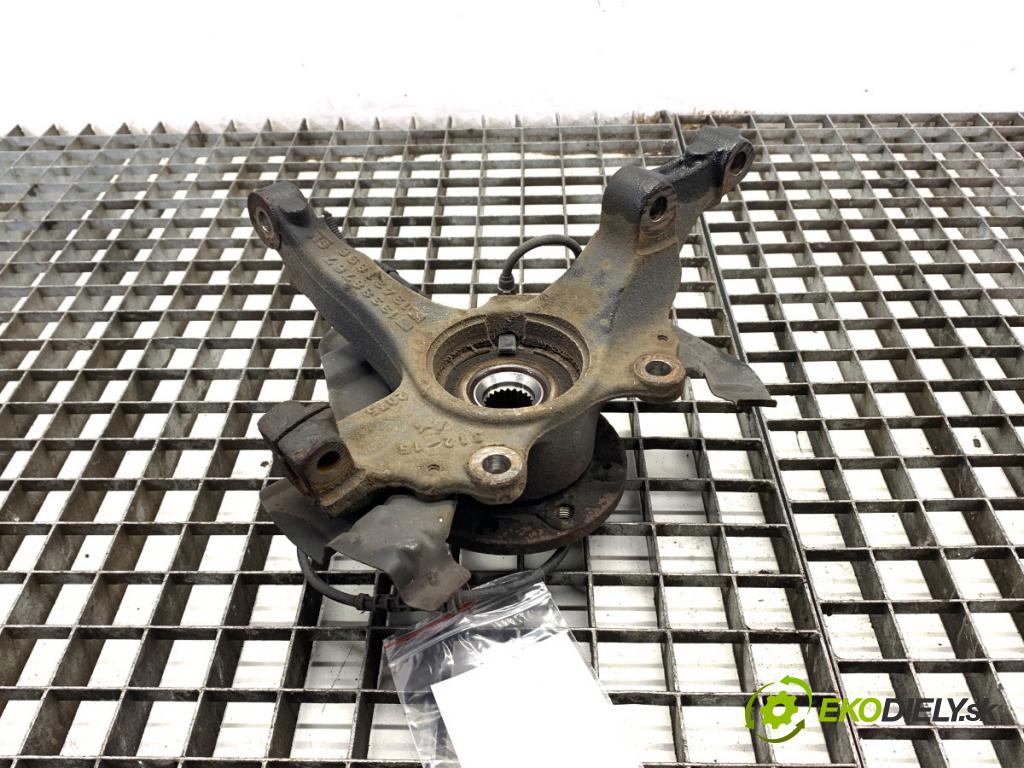 OPEL CORSA E liftback 2016 66 kW 1.4 (08, 68) 1398 náboj levý přední část