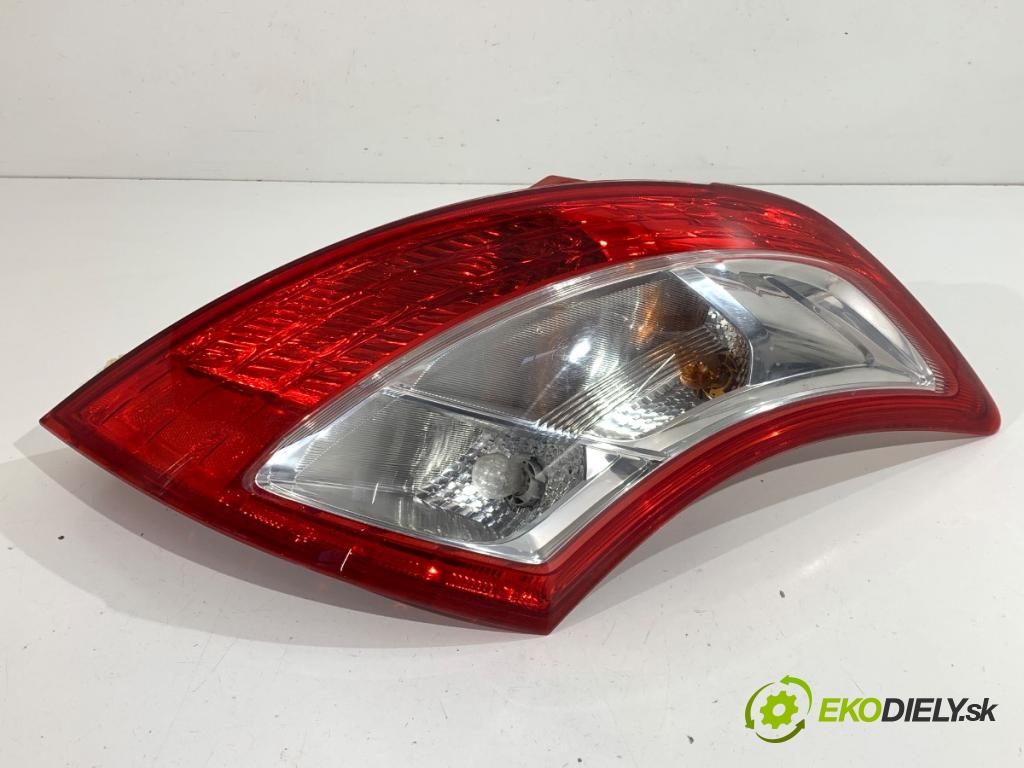 SUZUKI SWIFT IV liftback 2011 69 kW 1.2 (AZH 412) 1242 světlo pravý zadní část 