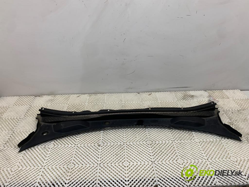 OPEL INSIGNIA B Kombi 2018 81 kW 1.6 CDTi (35) 1598 torpédo plast pod čelní okno 39126649 (Plast pod čelním sklem)