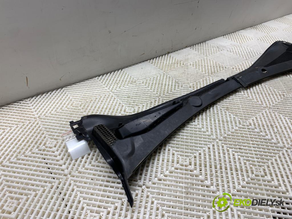 CITROEN C3 III liftback 2020 81 kW 1.2 PURETECH 110 1199 torpédo plast pod čelní okno 9811935477 (Plast pod čelním sklem)