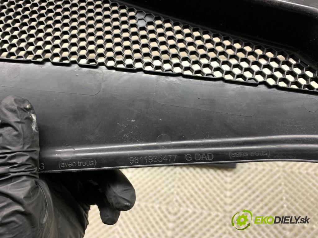 CITROEN C3 III liftback 2020 81 kW 1.2 PURETECH 110 1199 torpédo plast pod čelní okno 9811935477 (Plast pod čelním sklem)