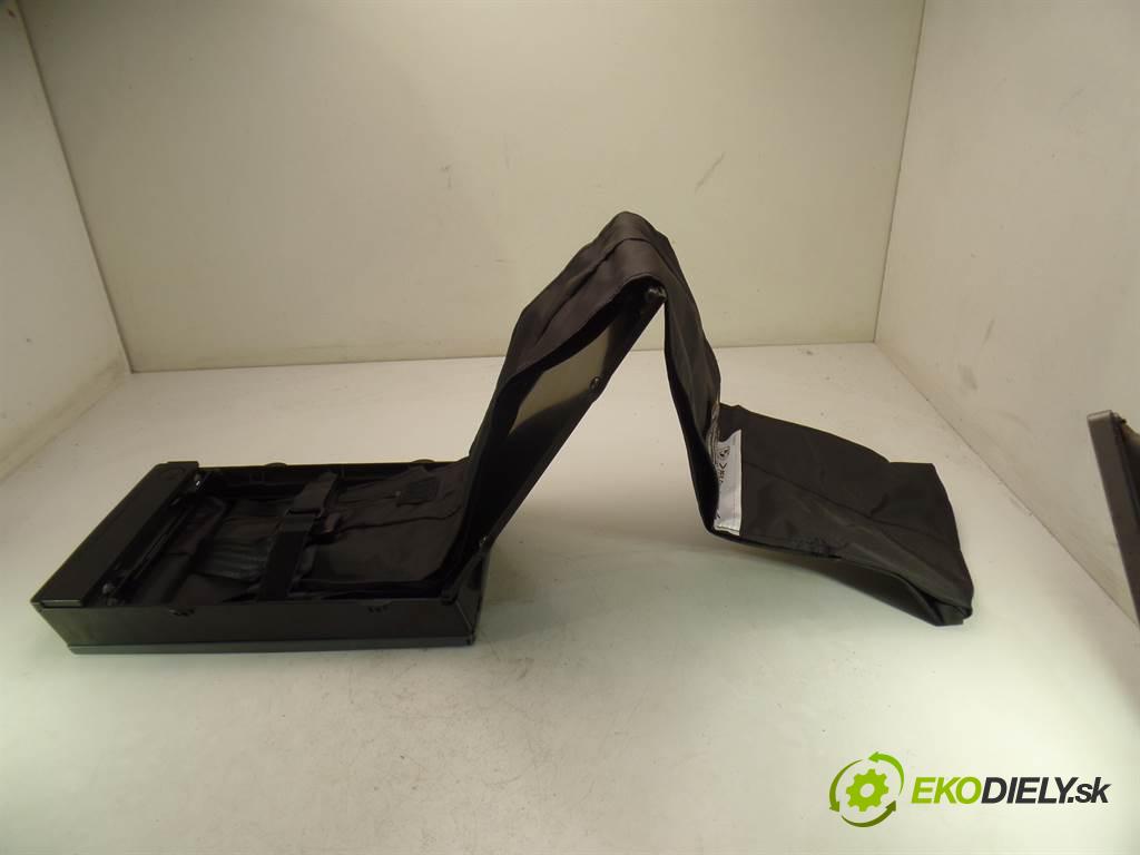 BMW E90    SEDAN 4D 2.0i 150KM 04-08  přihrádka kastlík kobereček na lyže 6097000403 (Ostatní)