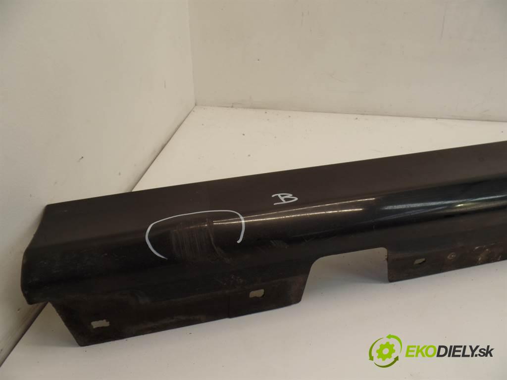 BMW E90    SEDAN 4D 2.0i 150KM 04-08  lišta prahová levá strana  (Lišty prahů)