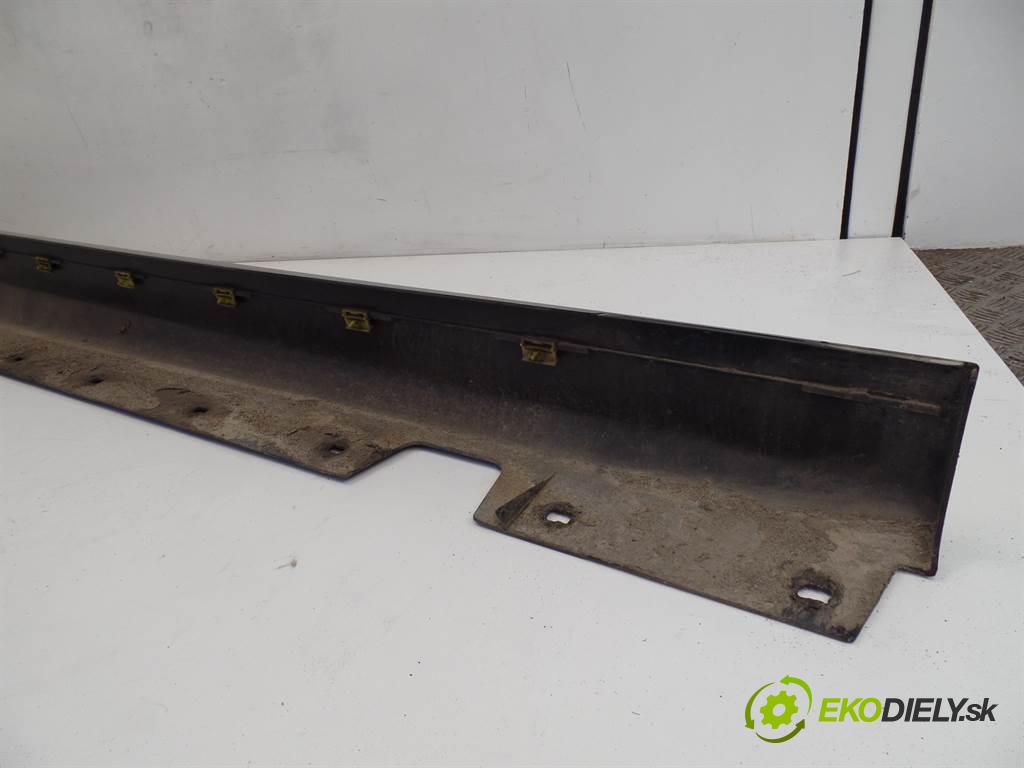 BMW E90    SEDAN 4D 2.0i 150KM 04-08  lišta prahová levá strana  (Lišty prahů)