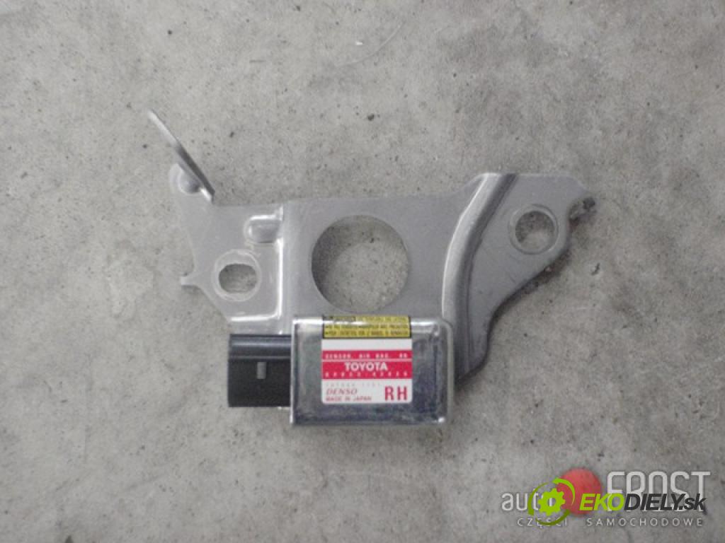 TOYOTA RAV4    BRAK  snímač nárazu pravý 89833-42020 Rav4 II 00-06