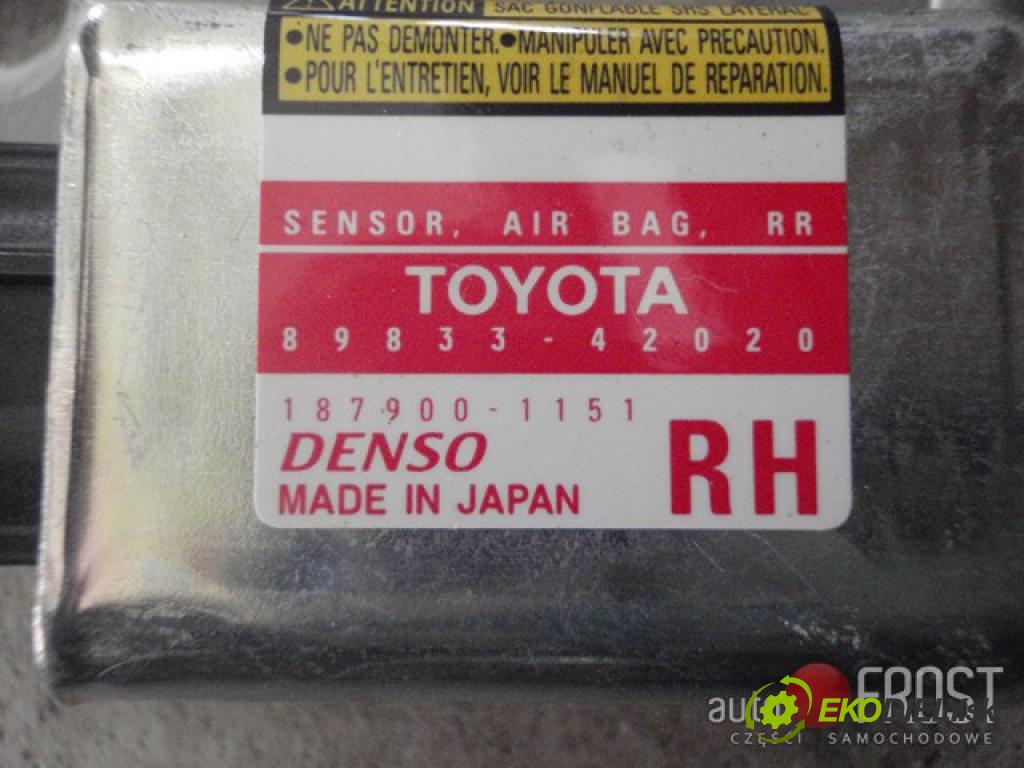 TOYOTA RAV4    BRAK  snímač nárazu pravý 89833-42020 Rav4 II 00-06
