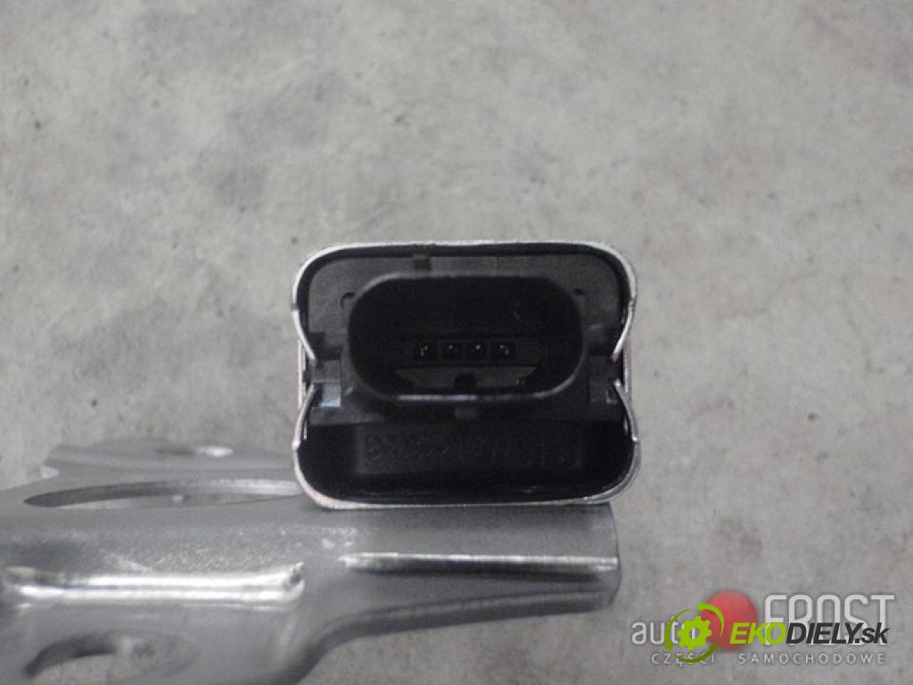 TOYOTA RAV4    BRAK  snímač nárazu pravý 89833-42020 Rav4 II 00-06