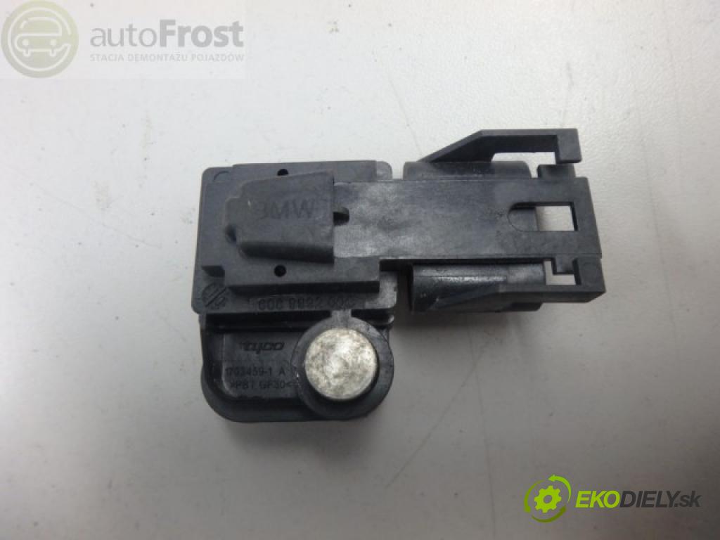 BMW SERIA 7    BRAK  snímač nárazu dveře 9159311 BMW F01 F02 
