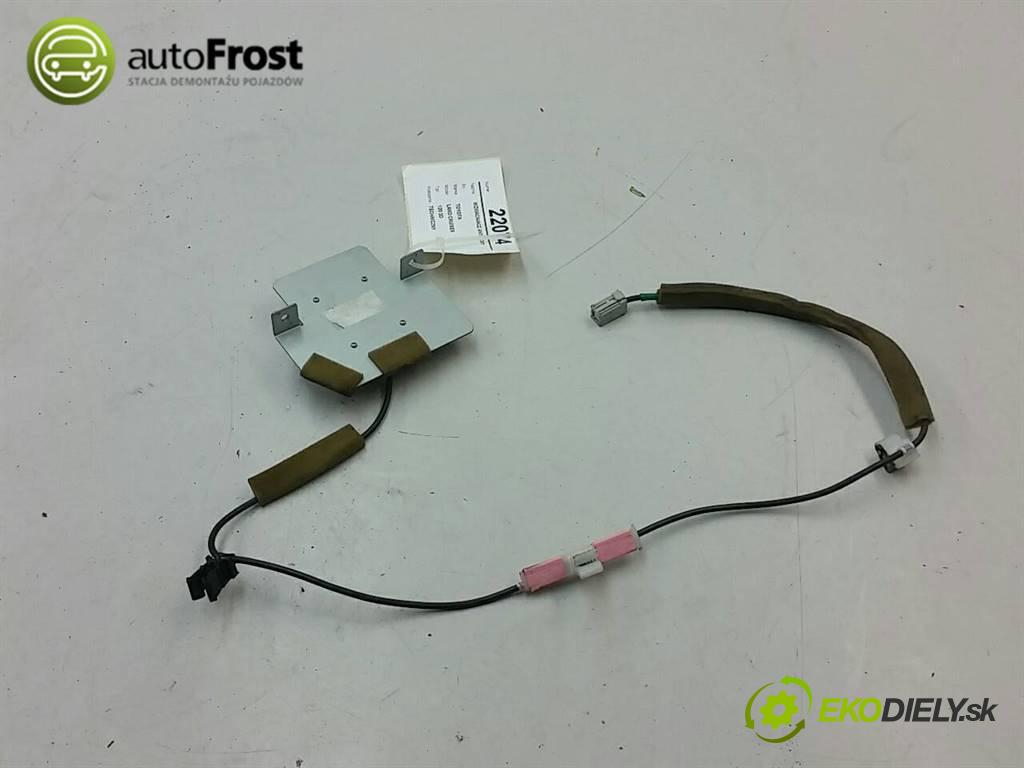 TOYOTA LAND CRUISER 120 3D 2003  120 3D 3.0 Zosilňovač antenový  (Zosilňovače)