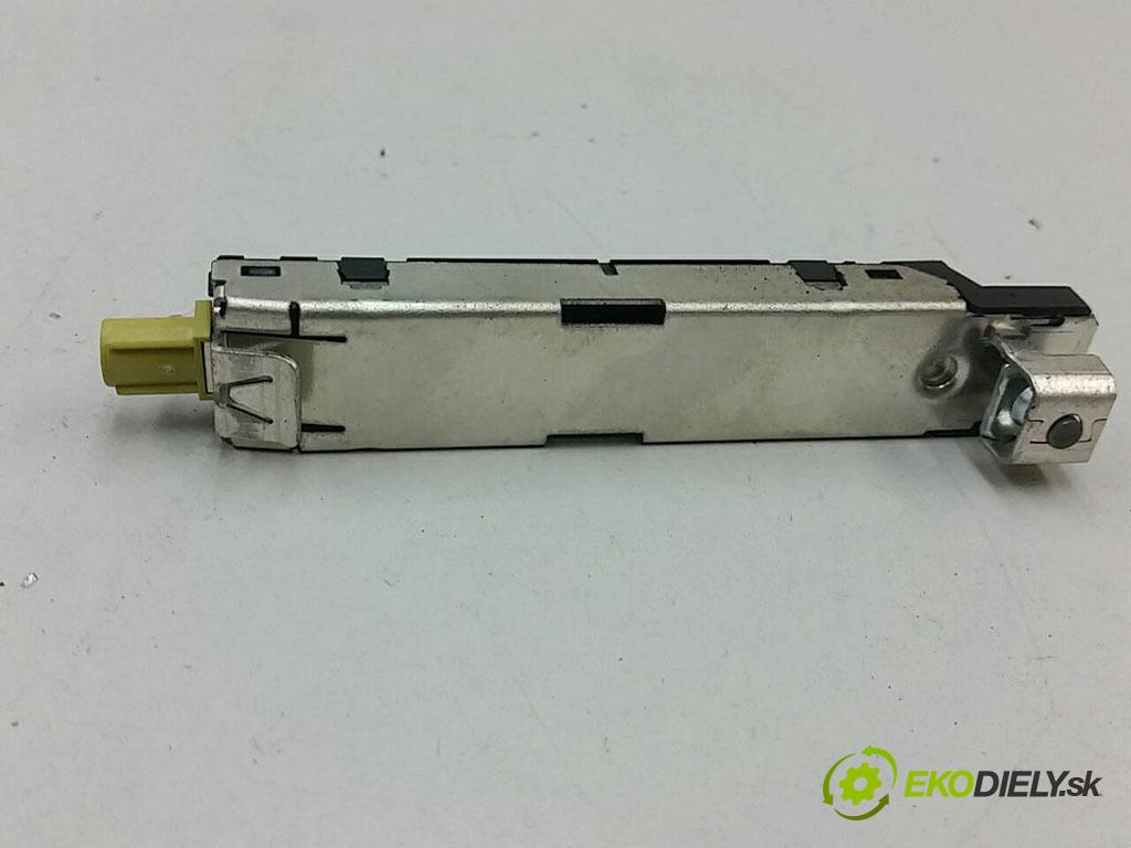 SKODA OCTAVIA III TSI 2014 180 kW TSI 1.8TSI Zosilňovač antenový 5E9035577 (Zosilňovače)