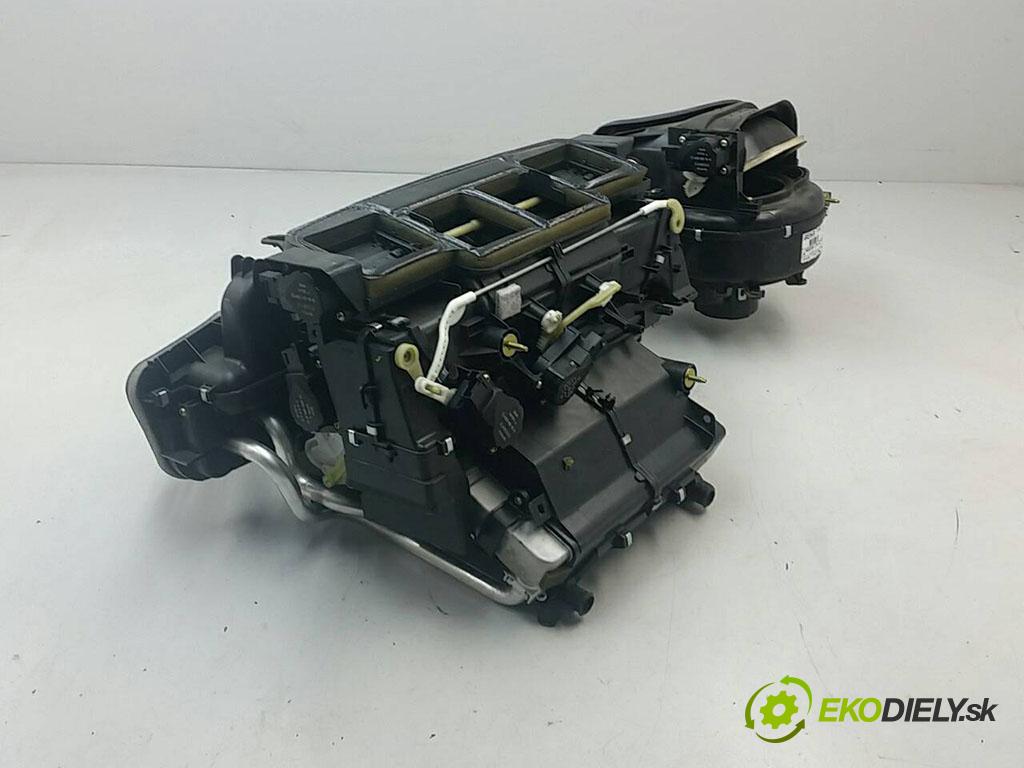 MERCEDES W210 E290 1999 129 kW E290 2.9 Výhrevné teleso, radiátor kúrenia  (Radiátory kúrenia)