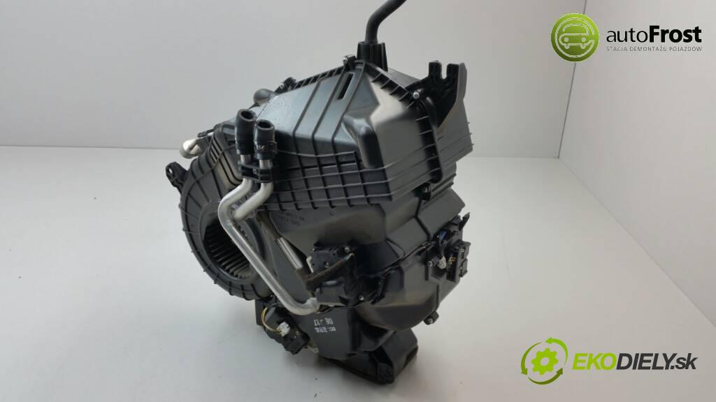 KIA CARNIVAL   2007 190 kW   2.7 Výhrevné teleso, radiátor kúrenia  (Radiátory kúrenia)