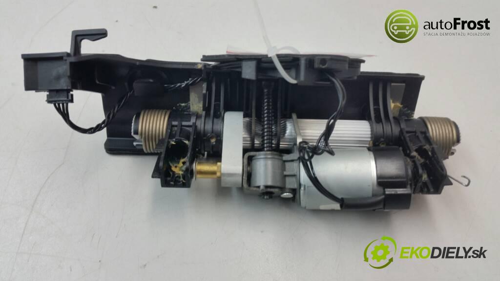 MERCEDES W221 S500 2008 388 kW S500 5.5 Motorček sedačky 1 W2219700125