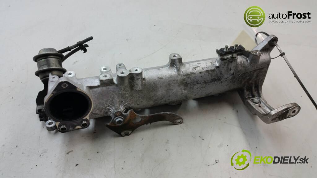 TOYOTA HILUX  2011 144 KM  3.0 Potrubie sacie, sanie  (Sacie potrubia)