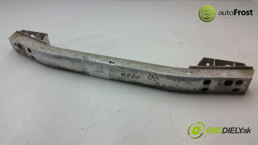 LEXUS IS 220   2006  177 KM   2.2  výztuha nárazníka zadní část