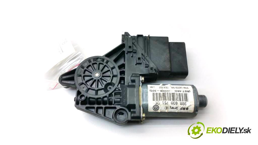 VOLKSWAGEN PASSAT B5 FL LIFT 2000 180 KM LIFT 2.5 TDI Motorček sťahovania okna zad ľavy 3B9839751CK (Motorčeky okien zadné ľavé)