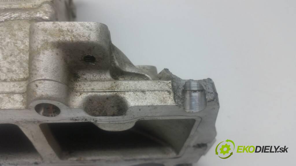 SKODA OCTAVIA III 2015 105 KM CLHA III 1.6 Potrubie sacie, sanie 04L129766S UŁAMANY UCHWYT, WGNIECIONY (Sacie potrubia)