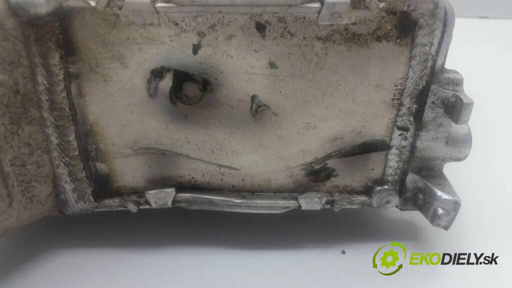 SKODA OCTAVIA III 2015 105 KM CLHA III 1.6 Potrubie sacie, sanie 04L129766S UŁAMANY UCHWYT, WGNIECIONY (Sacie potrubia)