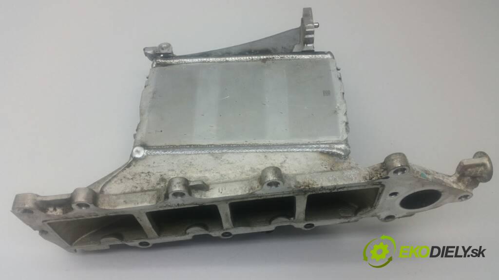 SKODA OCTAVIA III 2015 105 KM CLHA III 1.6 Potrubie sacie, sanie 04L129766S UŁAMANY UCHWYT, WGNIECIONY (Sacie potrubia)