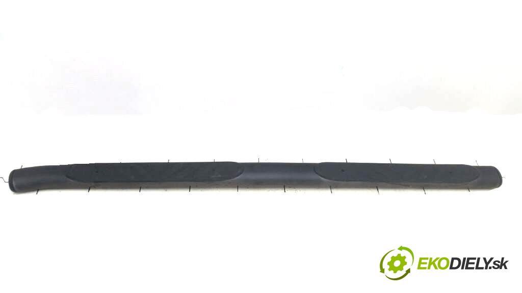 NISSAN NAVARA D40 2006 171 kW D40 2.5 DCI prah pravy  (Ostatné)