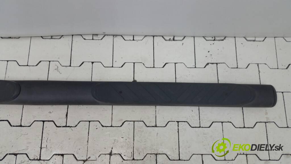 NISSAN NAVARA D40 2006 171 kW D40 2.5 DCI prah pravy  (Ostatné)