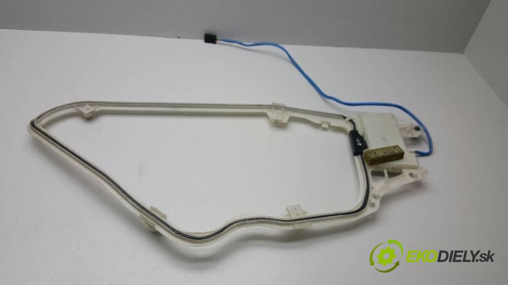 MERCEDES S KLASA W220 S320CDI 2001 197 kW W220 S320CDI 3222,00 zesilovač anténní A2208200475 (Zesilovače)