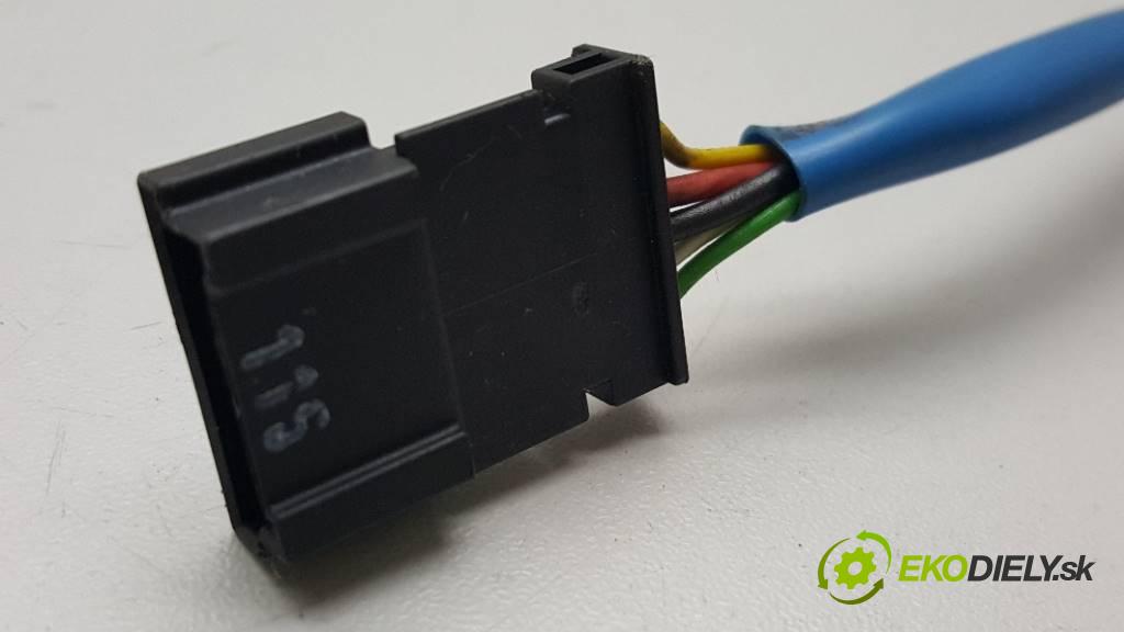 MERCEDES S KLASA W220 S320CDI 2001 197 kW W220 S320CDI 3222,00 zesilovač anténní A2208200475 (Zesilovače)