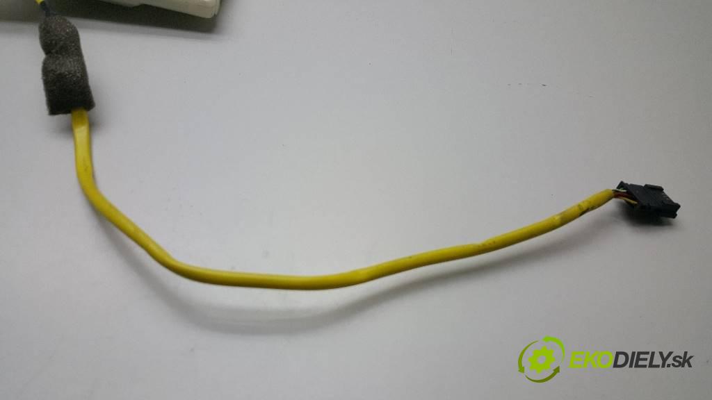 MERCEDES S KLASA W220 S320CDI 2001 197 kW W220 S320CDI 3222,00 Zosilňovač antenový A2208200275 (Zosilňovače)