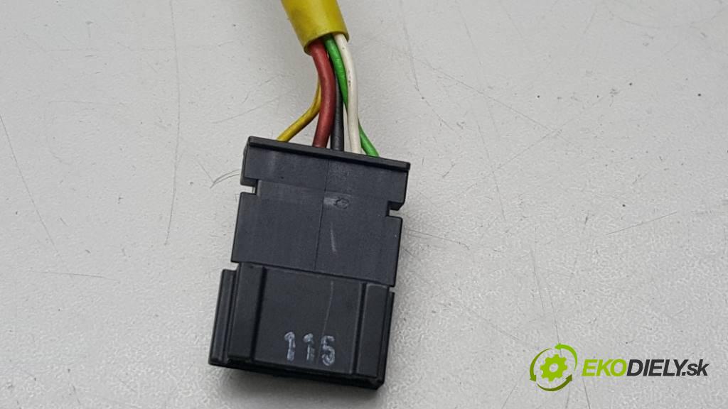 MERCEDES S KLASA W220 S320CDI 2001 197 kW W220 S320CDI 3222,00 Zosilňovač antenový A2208200275 (Zosilňovače)