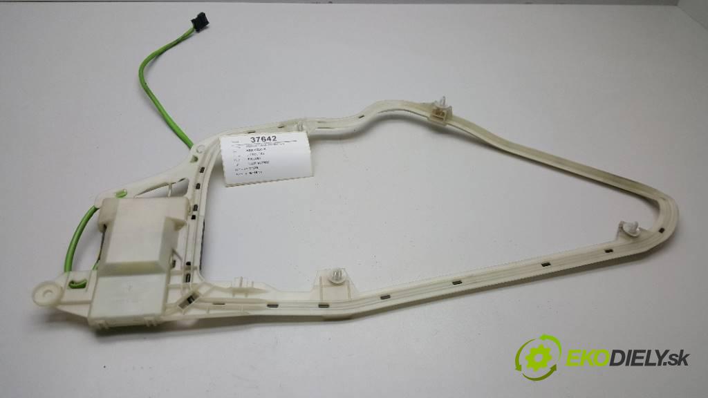 MERCEDES S KLASA W220 S320CDI 2001 197 kW W220 S320CDI 3222,00 zesilovač anténní A2208200375 (Zesilovače)