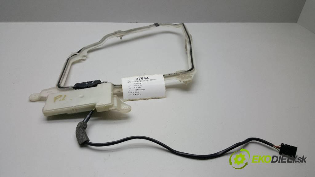 MERCEDES S KLASA W220 S320CDI 2001 197 kW W220 S320CDI 3222,00 zesilovač anténní A2208200175 (Zesilovače)