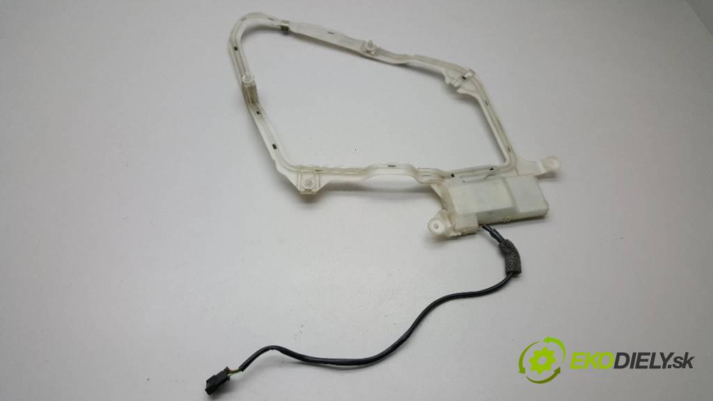 MERCEDES S KLASA W220 S320CDI 2001 197 kW W220 S320CDI 3222,00 zesilovač anténní A2208200175 (Zesilovače)