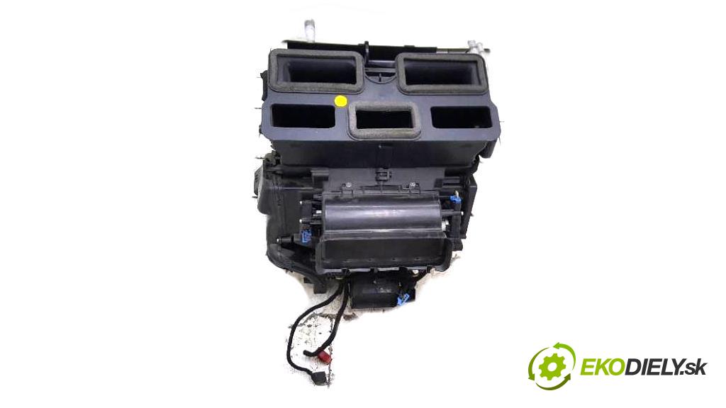 AUDI A6 C6 2004 224 kW C6 3.0 TDI Výhrevné teleso, radiátor kúrenia 4F1820351K (Radiátory kúrenia)