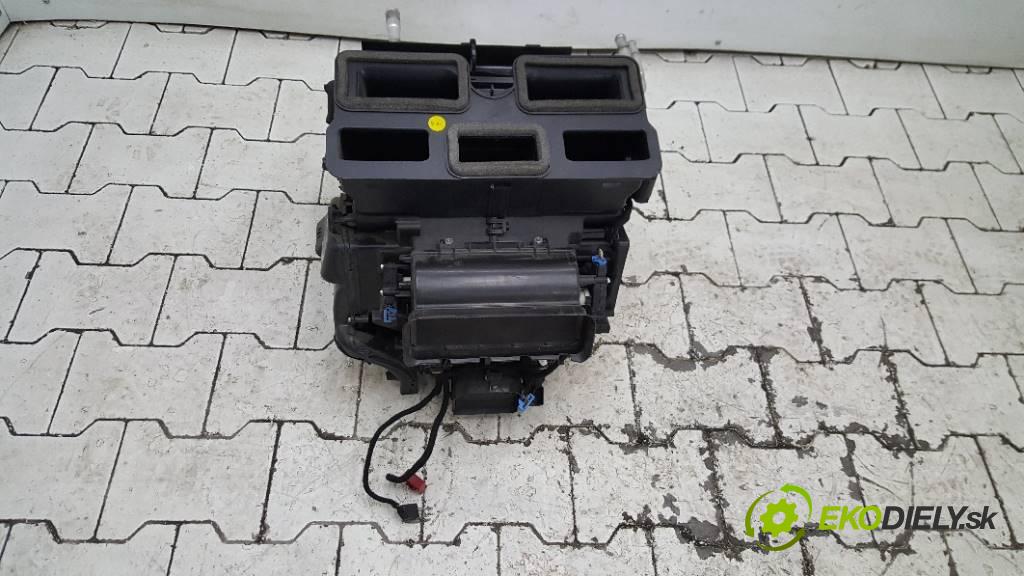 AUDI A6 C6 2004 224 kW C6 3.0 TDI Výhrevné teleso, radiátor kúrenia 4F1820351K (Radiátory kúrenia)