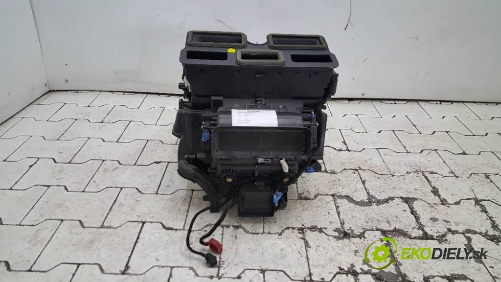 AUDI A6 C6 2004 224 kW C6 3.0 TDI Výhrevné teleso, radiátor kúrenia 4F1820351K (Radiátory kúrenia)