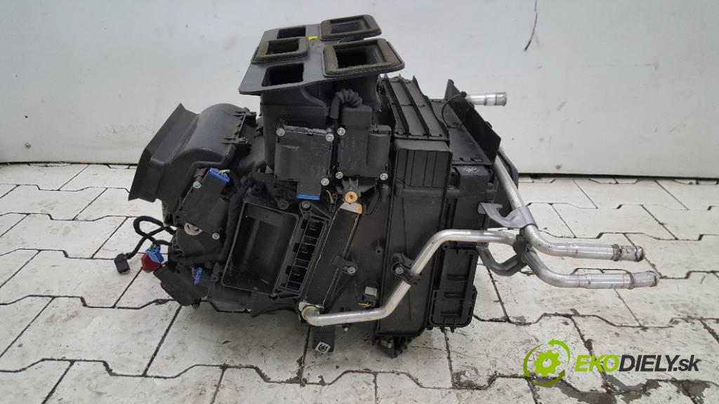 AUDI A6 C6 2004 224 kW C6 3.0 TDI topné těleso radiátor topení 4F1820351K (Radiátory topení)