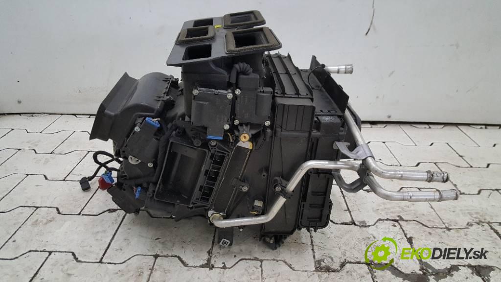 AUDI A6 C6 2004 224 kW C6 3.0 TDI Výhrevné teleso, radiátor kúrenia 4F1820351K (Radiátory kúrenia)