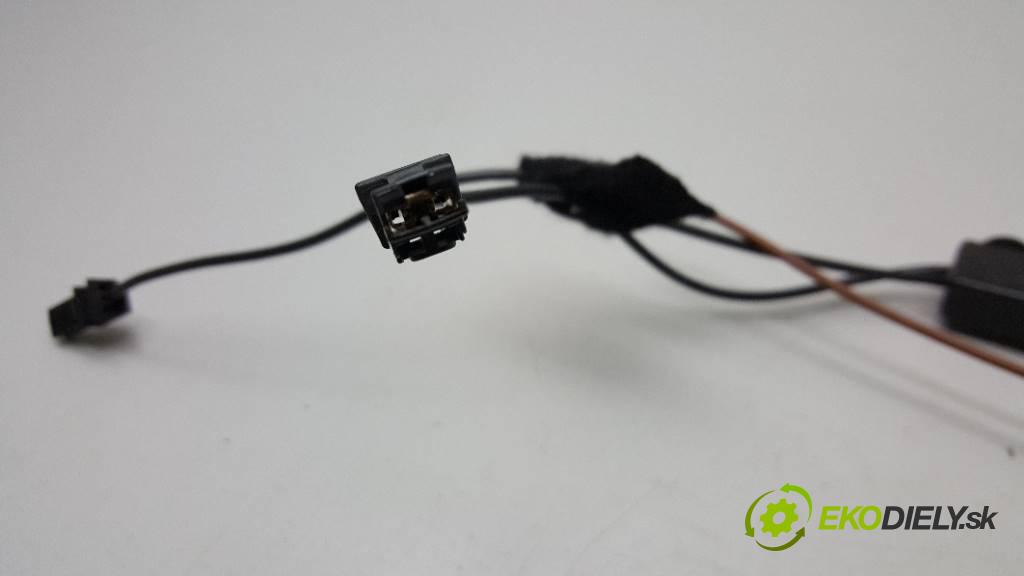 MERCEDES-BENZ C220 CDI W204 2007 136 kW W204 2148 Zosilňovač antenový A2048709289 (Zosilňovače)