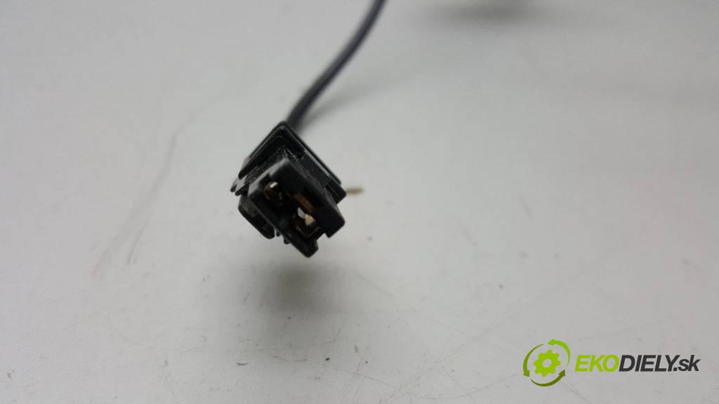 MERCEDES-BENZ C220 CDI W204 2007 136 kW W204 2148 Zosilňovač antenový A2048709289 (Zosilňovače)