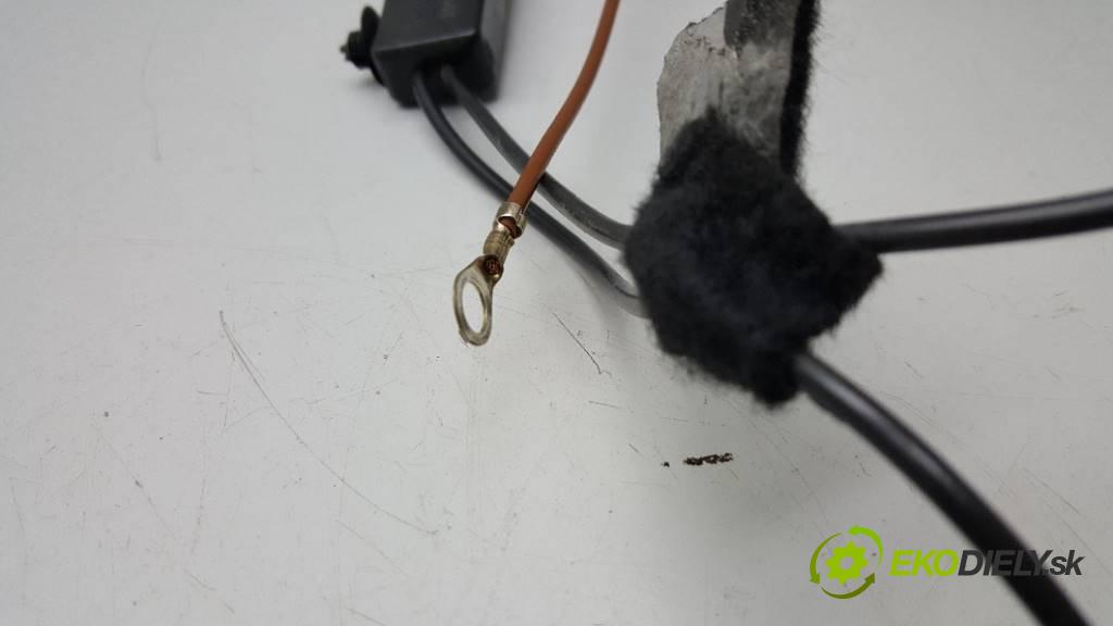 MERCEDES-BENZ C220 CDI W204 2007 136 kW W204 2148 Zosilňovač antenový A2048709289 (Zosilňovače)