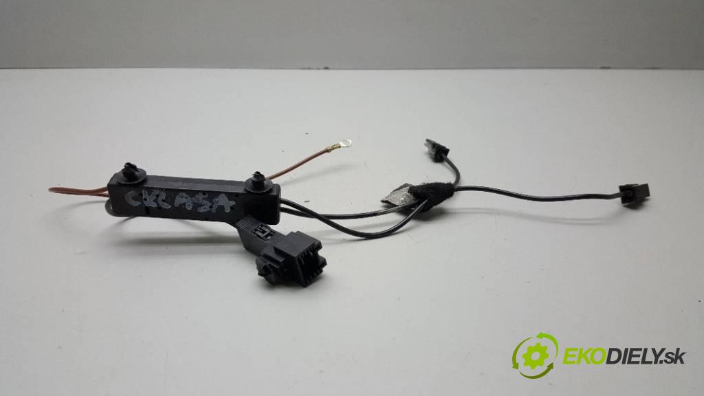 MERCEDES-BENZ C220 CDI W204 2007 136 kW W204 2148 Zosilňovač antenový A2048709289 (Zosilňovače)